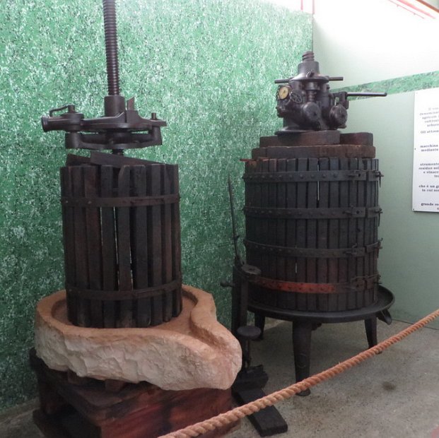 (34) mezzi agricoli d'epoca